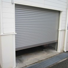 車庫の電動シャッターと手動シャッターの違い。おすすめな理由と商品紹介の画像