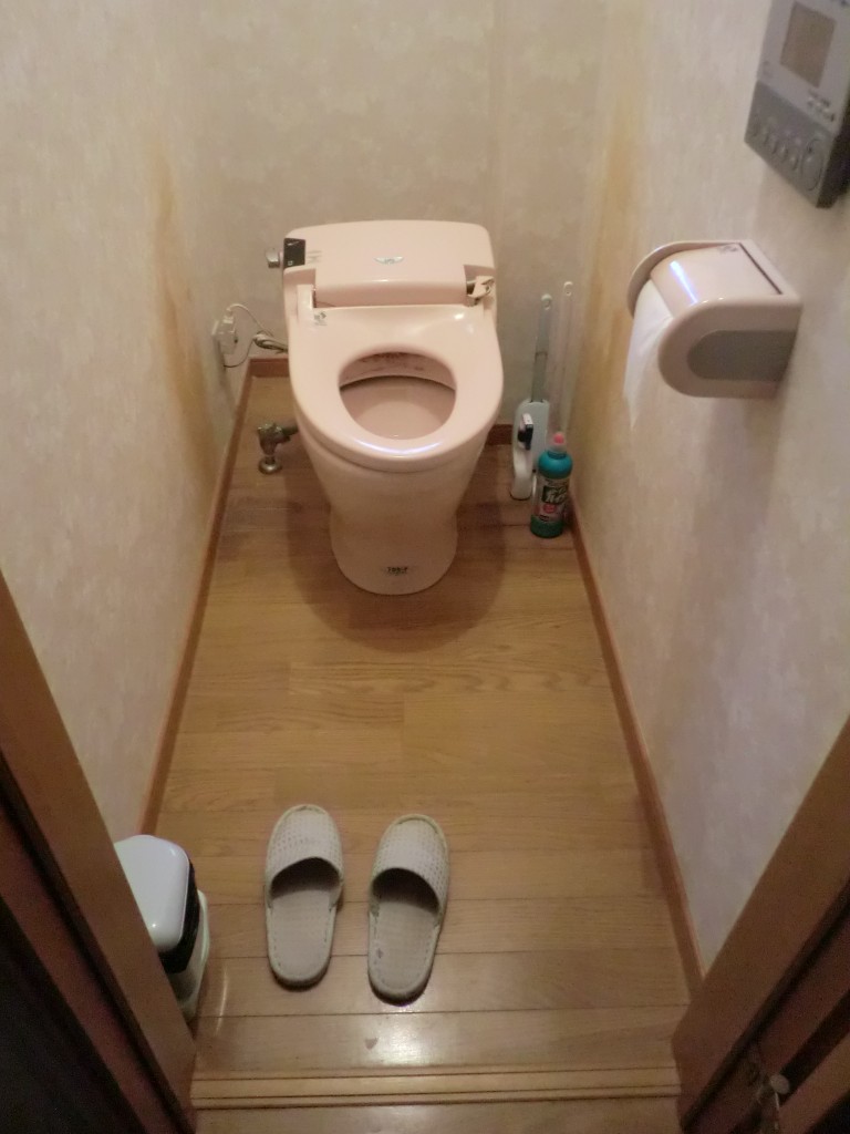 トイレを明るくオシャレにしよう。