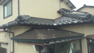 強風で雨漏り！　ガルバリウム鋼板製の屋根へ葺き替え