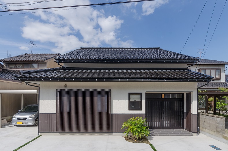 地域や家族とともに維持してきた民家。建築主の思いから風合いを残して再生！