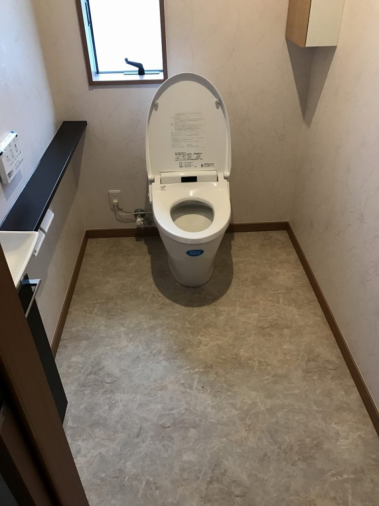 和式トイレから広々洋式トイレに改装