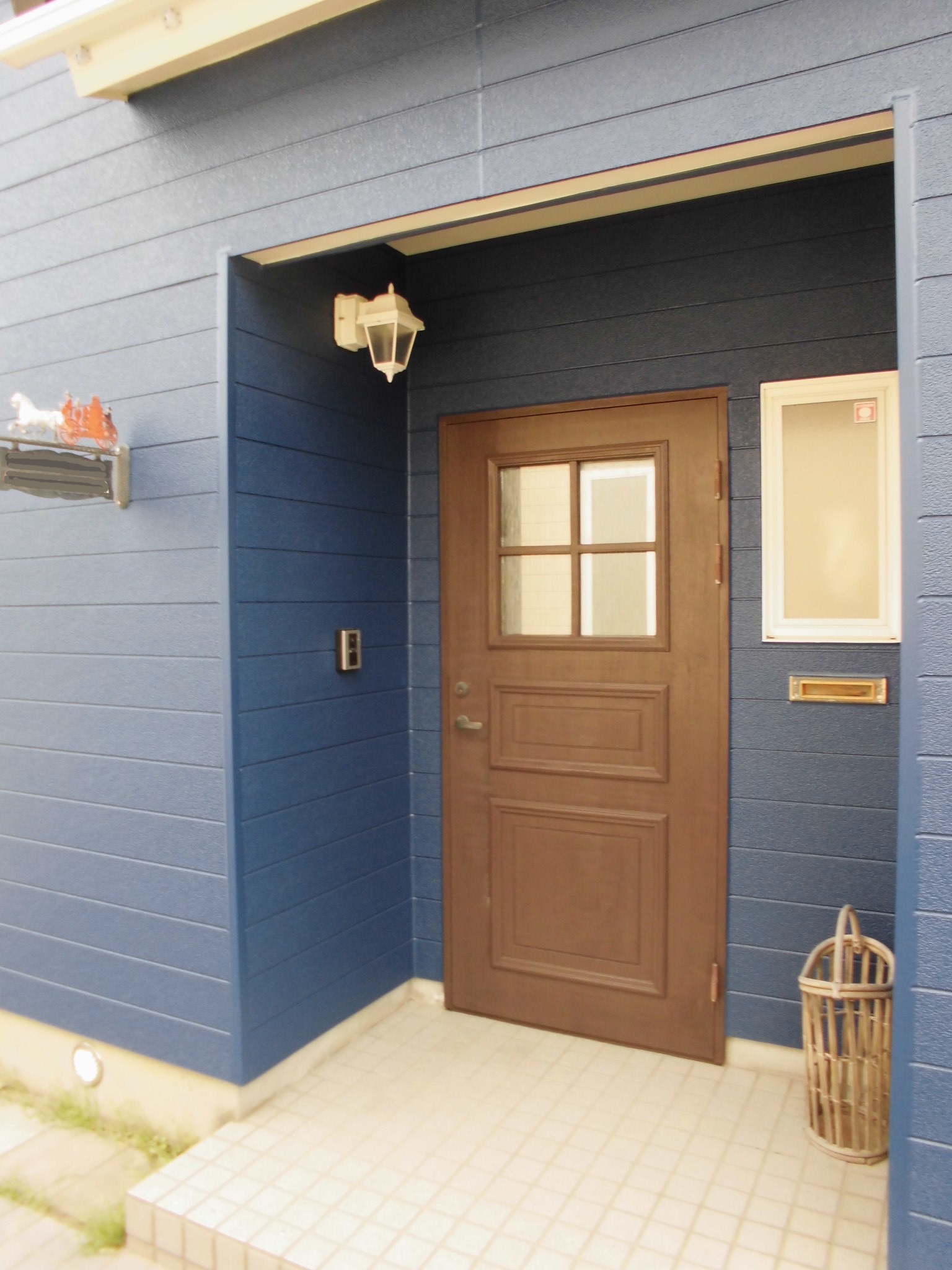 外壁塗装・玄関ドア塗装でキレイになりました。