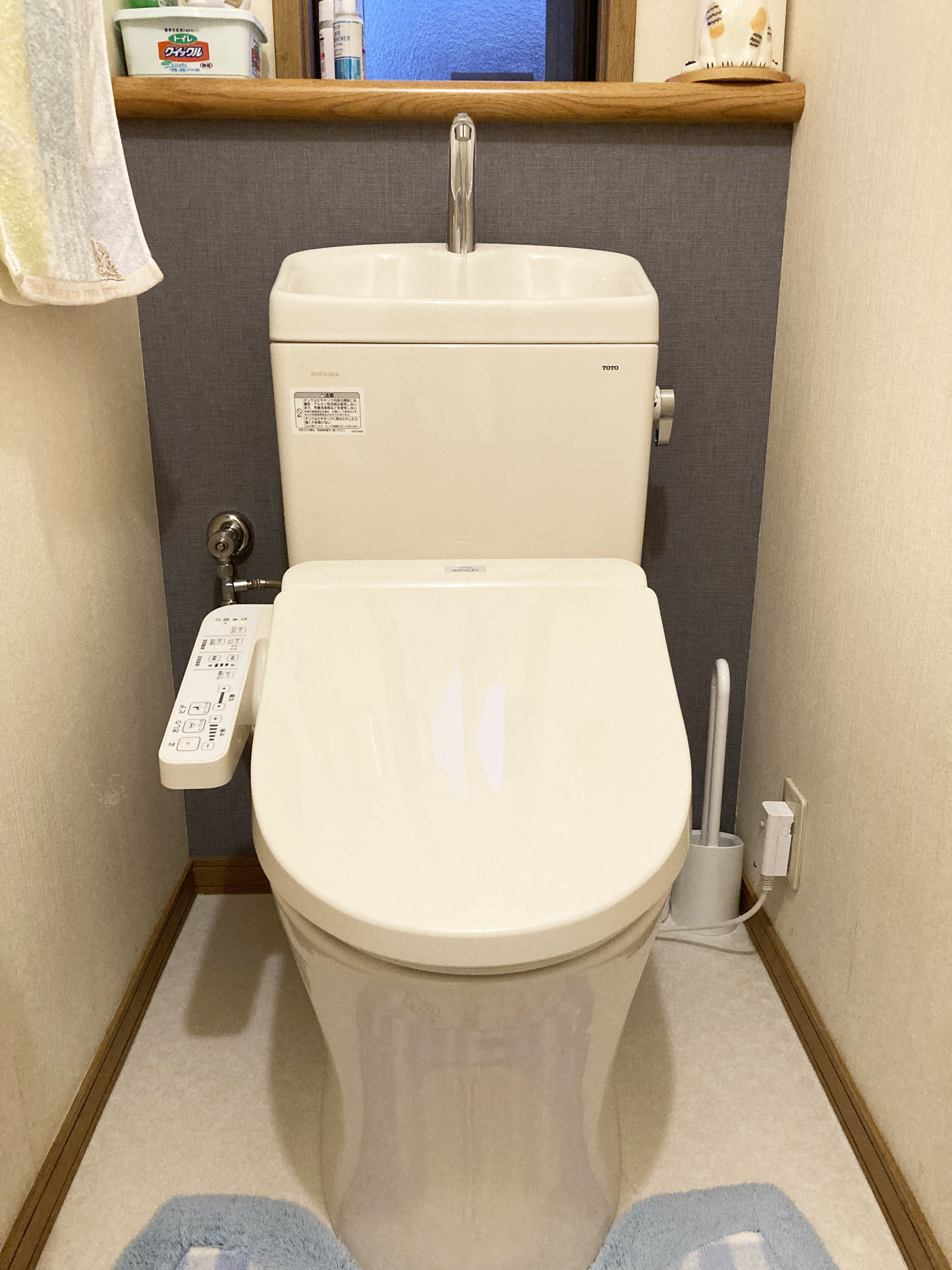 トイレ入替え・腰壁クロス貼替え