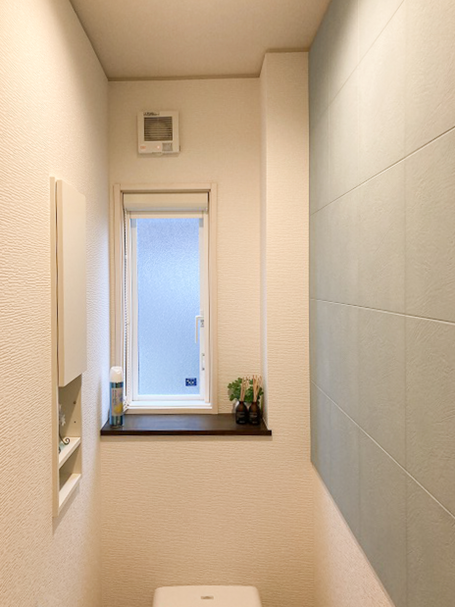 調湿・脱臭高機能壁材エコカラットで快適トイレ空間