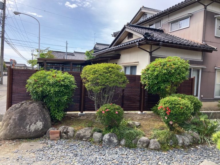 メンテナンスフリーの綺麗な竹垣に