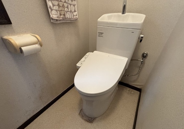 トイレタンクからの水漏れ！節水型のトイレに交換はいかがでしょうか。