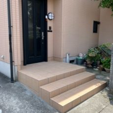 玄関ポーチタイル張替え工事の画像