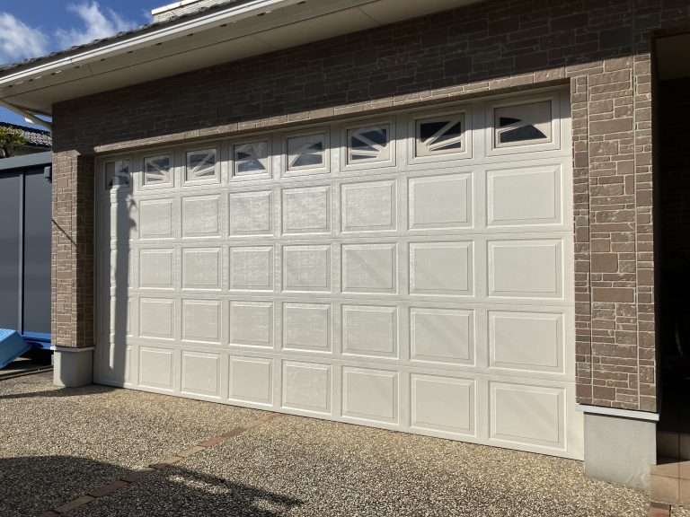 ～美しさを取り戻す～ガレージパネル塗装工事