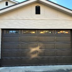 ガレージパネル交換～玄関ドアとの調和～の画像